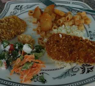 Mittagessen auf dem Schiff wärend der Delfintour