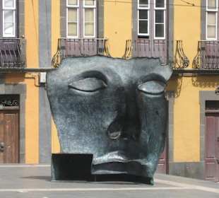 Santa Cruz - Plastik vor dem Teatro Guimera