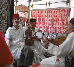 Eine landestypische Musikgruppe im Restaurant