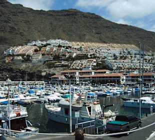 Los Gigantes vom Hafen aus