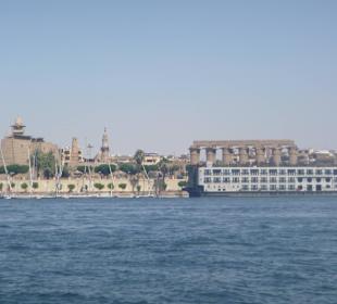 Blick auf den Luxor-Tempel