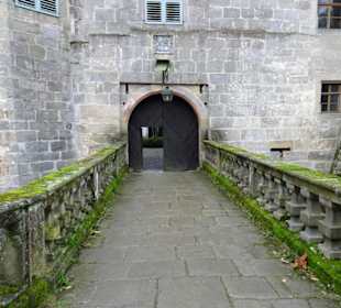 Brücke zum Wasserschloss