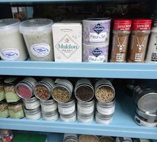 Schaufenster eines Feinkosthändlers