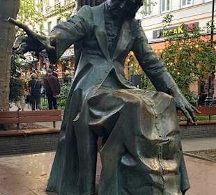 Franz Liszt Platz / Liszt-Ferenc-Ter