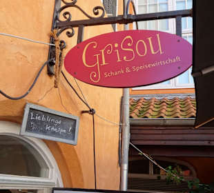 Das Schild über dem Eingang