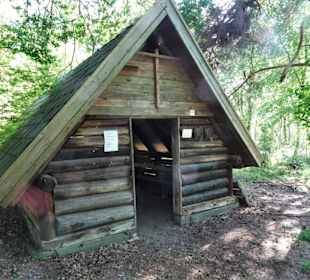 Schutzhütte am Moorpfad