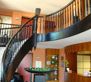 Reception mit Aufgang zu den Restaurants