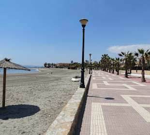 Weitläufige saubere Strände mit Promenade