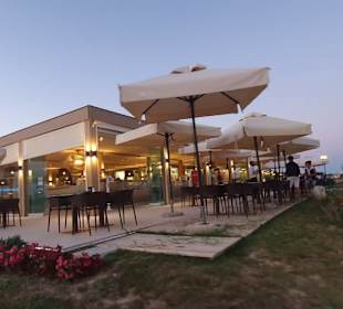 Eines von zwei neuen Restaurants am Strand