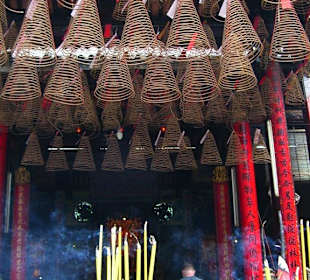 Incensi in un tempio