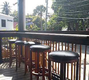 Barecke mit Blick zur Strasse