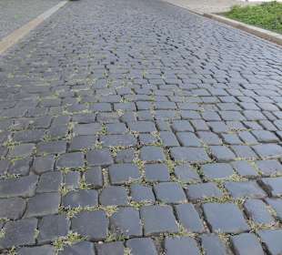 Hohes Kopfsteinpflaster in der Altstadt