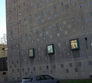 Skulptur Durchbrochene Fläche im Raum