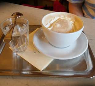 Kaffeepause im traditionsreichen Café Tomaselli