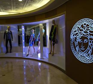 Im Shoppimgcenter unterwegs