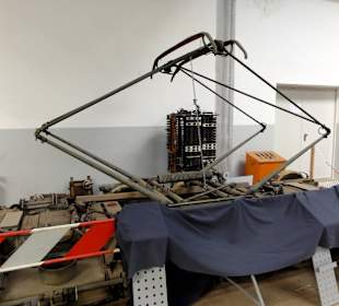 Rundgang durch die Fahrzeughallen