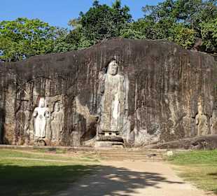 Felsenbuddhas von Buduruvagala