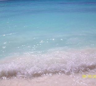 Das Wasser so klar wie im Pool und warm bei Saona