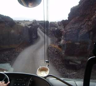 Weg durch die Vulkanlandschaft