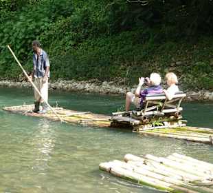Beim Bamboo-Rafting