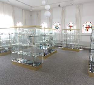 Rundgang durch die Ausstellung des Glasmuseums