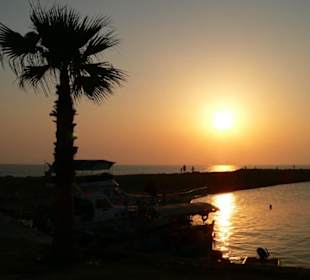 Sonnenuntergang im Hafen