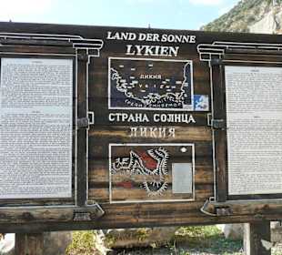 Eingang / Schautafel Felsengräber