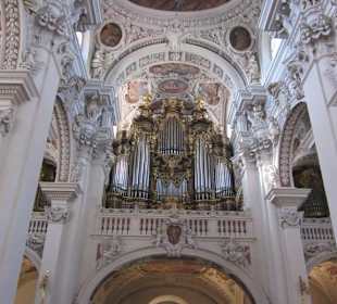 Orgel und Decke