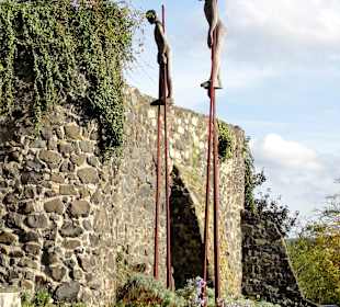 Moderne Kunst an der Altstadtmauer