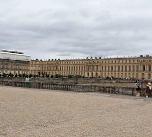 Das Schloss vom Garten gesehen
