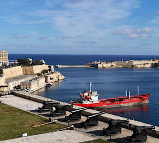 Saluting Battery
