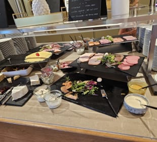 Frühstück  Steigenberger Hotel Treudelberg