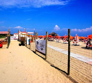 Entlang am Pluto-Strand