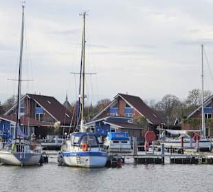 In der Marina des Hafens von Weener