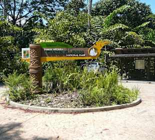 Begrüßungs-Schild am Eingang des Nationalparks