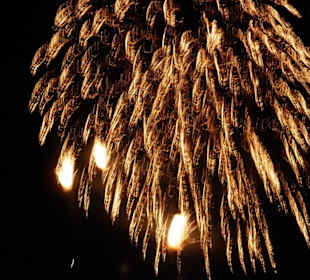 Brilliantes Höhenfeuerwerk