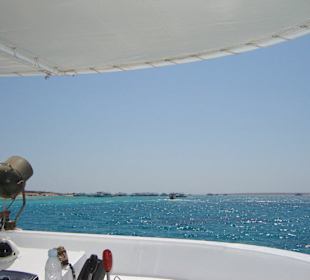 Aussicht vom Boot aufs Meer