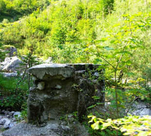 Frühere Brücken alles weg vom Geröll