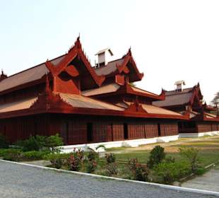 Nachbau des alten Palastes