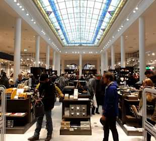 Blick in die Verkaufsräume bei Manufactum