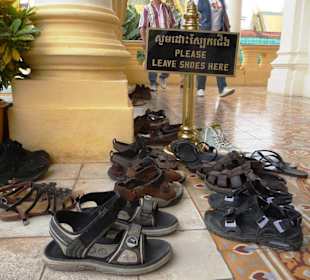 Silberpagode: Schuhe ausziehen