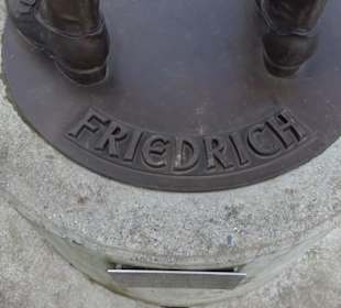 Hölderlin Brunnen und Gedenktafel