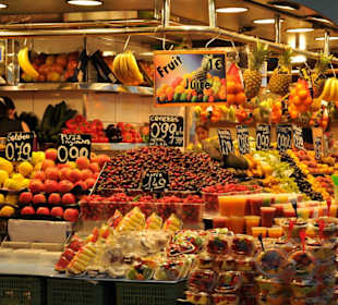 Frische Früchte und Säfte