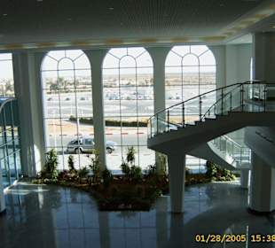 Die Flughafenhalle kurz nach der Fertigstellung