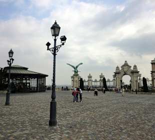 Vorplatz des Burgpalastes