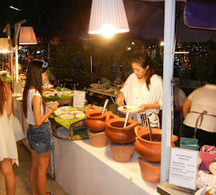 Abends auf dem Cicada Markt