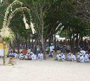 Zeremonie am Strand