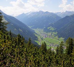 Ausblick nach Neustift bis hin zum Gletscher