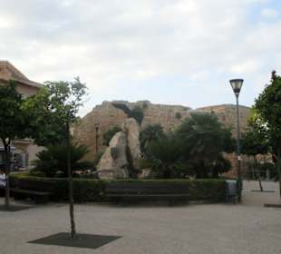 Direkt neben dem Stadttor