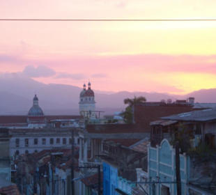 Sonnenuntergang über Santiago und der Sierra